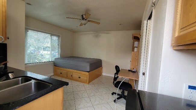 Building Photo - 1709 Corby Ave Rental