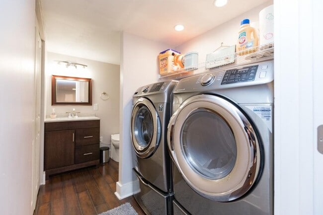 Photo - 2658 Edgemont St