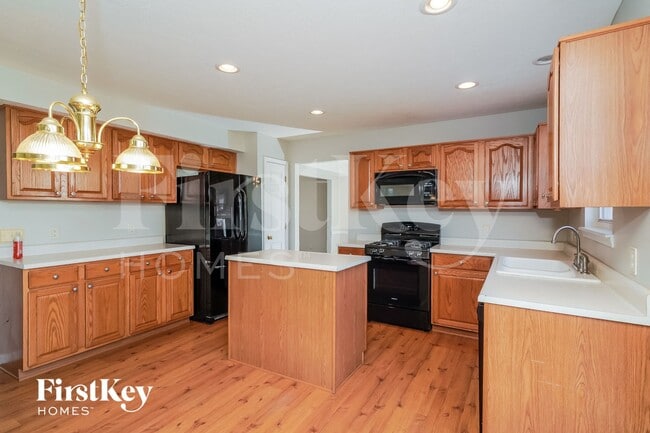 Photo - 694 Morgan Way