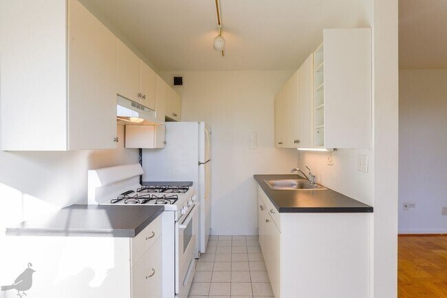 Photo - 1880 Columbia Rd NW