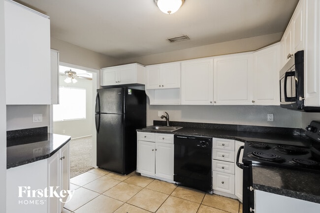 Photo - 425 Hampton Ave