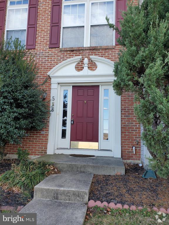 Building Photo - 586 Eisenhower Dr Rental