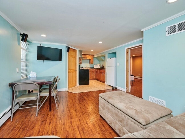 78 Sycamore St Unit 1