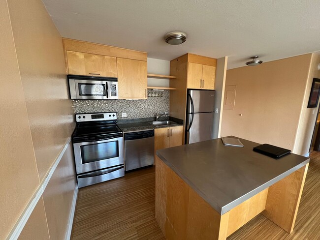 Harrison East 1 bedroom - Balcony and AC! - Harrison East 1 bedroom - Balcony and AC! Condo Unit 5G