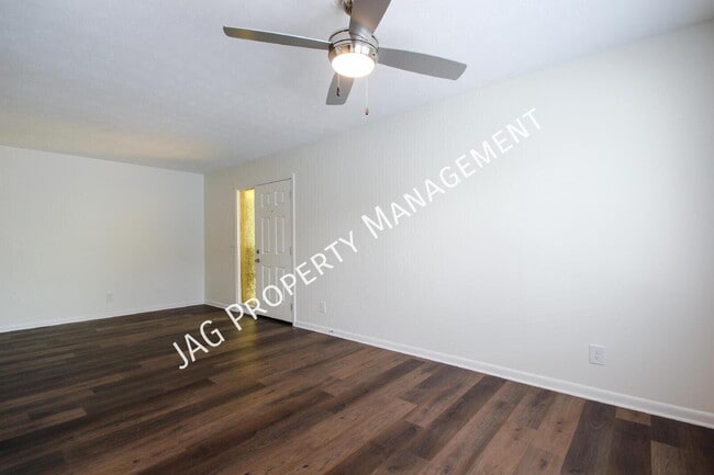 Photo - 1435 Smith St