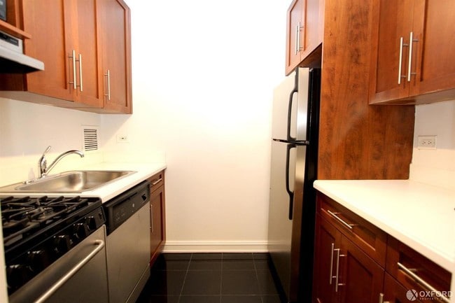 Photo - 319 W 13th St