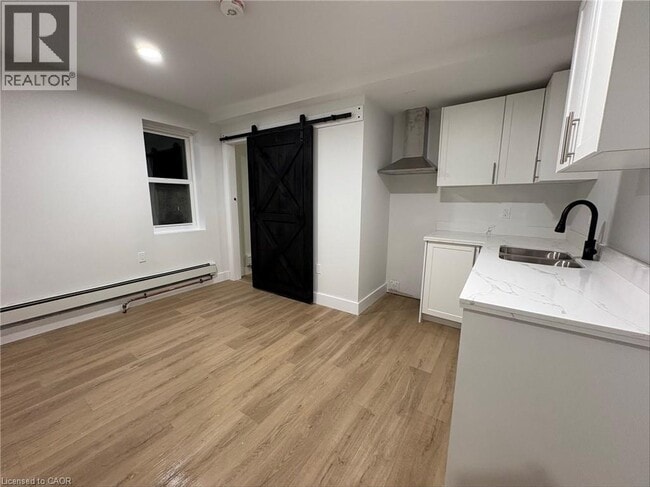 Photo - 803 King St Unité 2