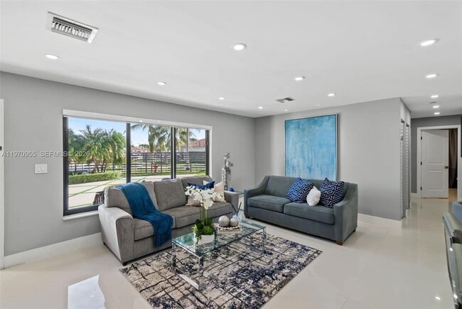 Photo - 830 SW 93rd Ave