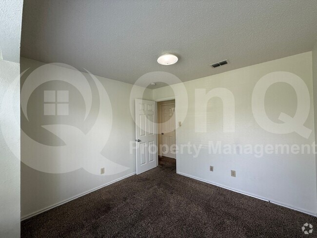 Building Photo - 1206 Hyde Park Dr Rental