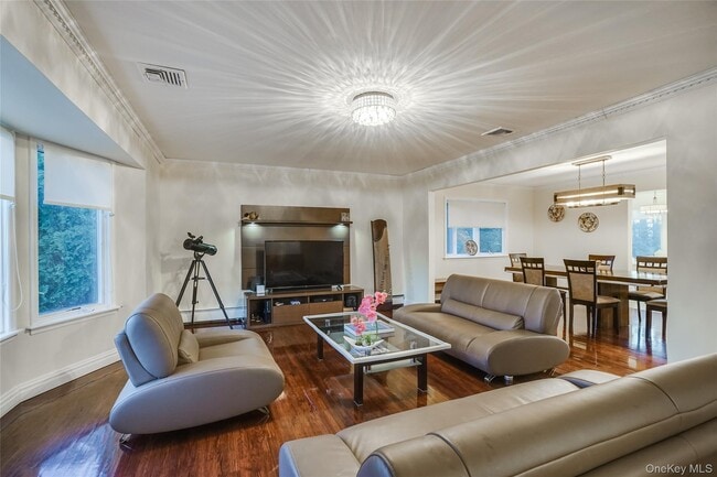 Photo - 1041 Glen Cove Ave