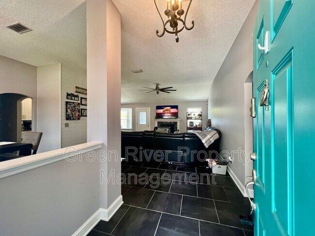 3352 Shelley Dr