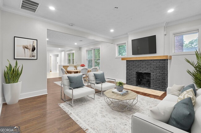 Photo - 265 Haas Ave SE