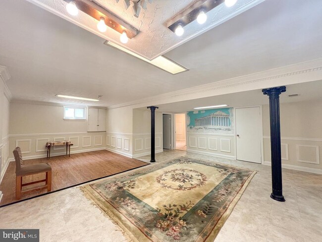 Photo - 10209 Douglas Ave