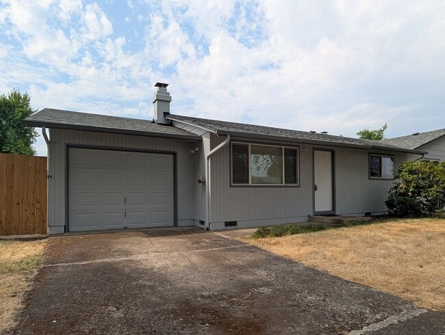 Building Photo - Nice 2 Bedroom, 1-Bath Duplex In Thurston Area of Springfield!
