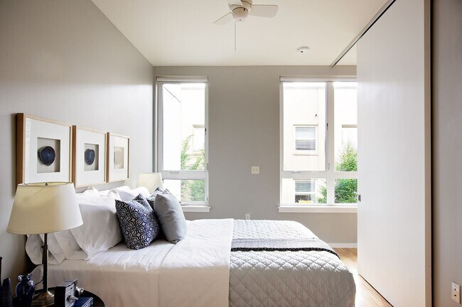 Photo - Hawthorne @ Ladd's - 1 & 2 Bedroom Apartment Homes