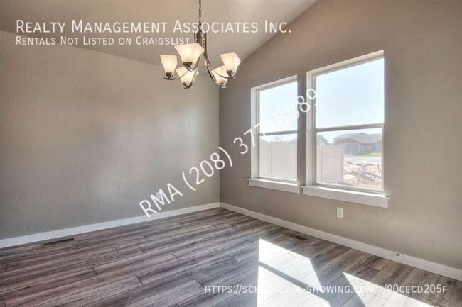 Photo - 5040 N Elmstone Ave