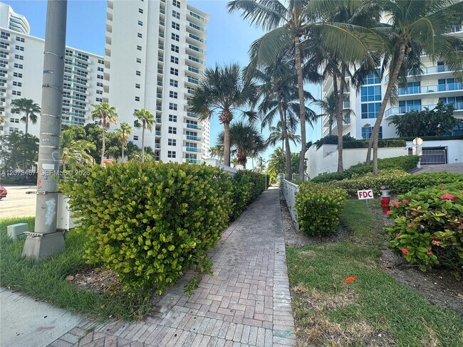 Photo - 3000 S Ocean Dr Unit 922