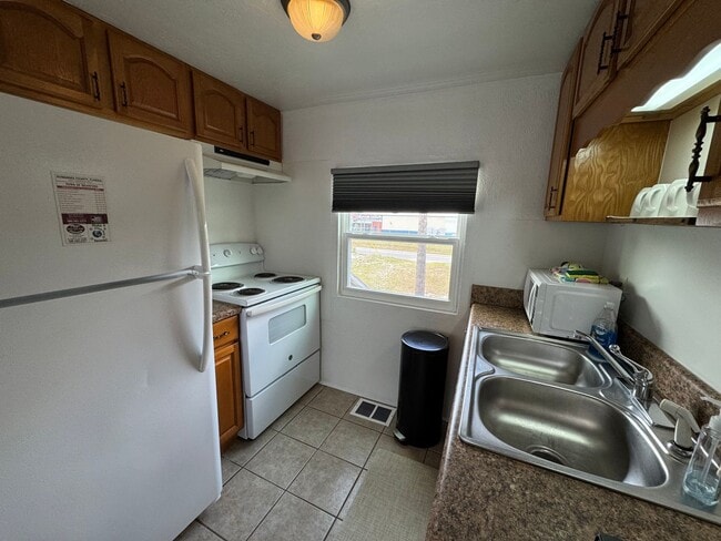 Photo - 102 NE Craven St