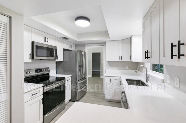 Photo - 3326 Young St