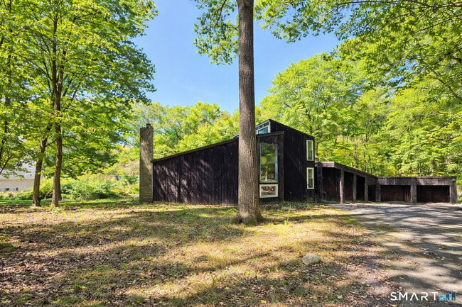 Photo - 860 Oakwood Rd