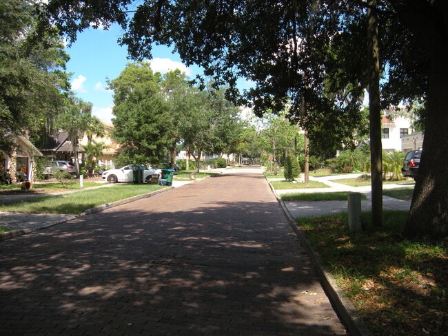 Street View - 955 Aragon Ave Unit Apt A