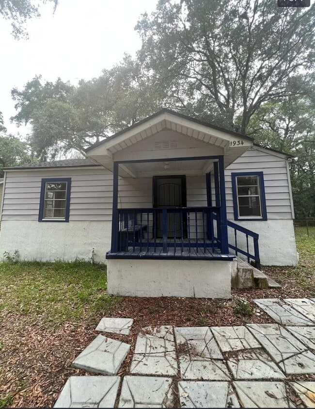 Building Photo - 1934 Brackland St