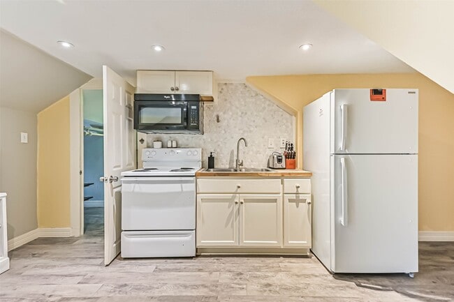 Building Photo - 2914 Avenue K Unit 4