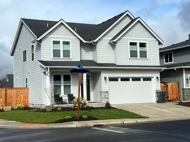 Building Photo - GORGEOUS CUSTOMIZED HOME - ALL THE DETAILS HERE!! 4bd/2.5ba + Bonus Rooms Excellent Location!!