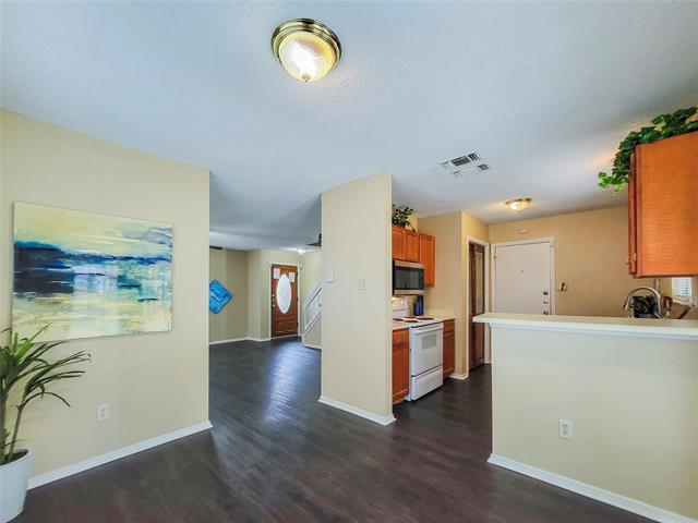 Photo - 823 Wyndham Pl