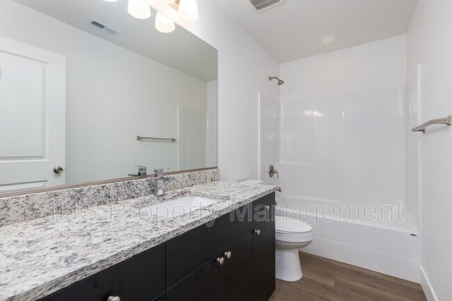 Photo - 452 S 40th Ave