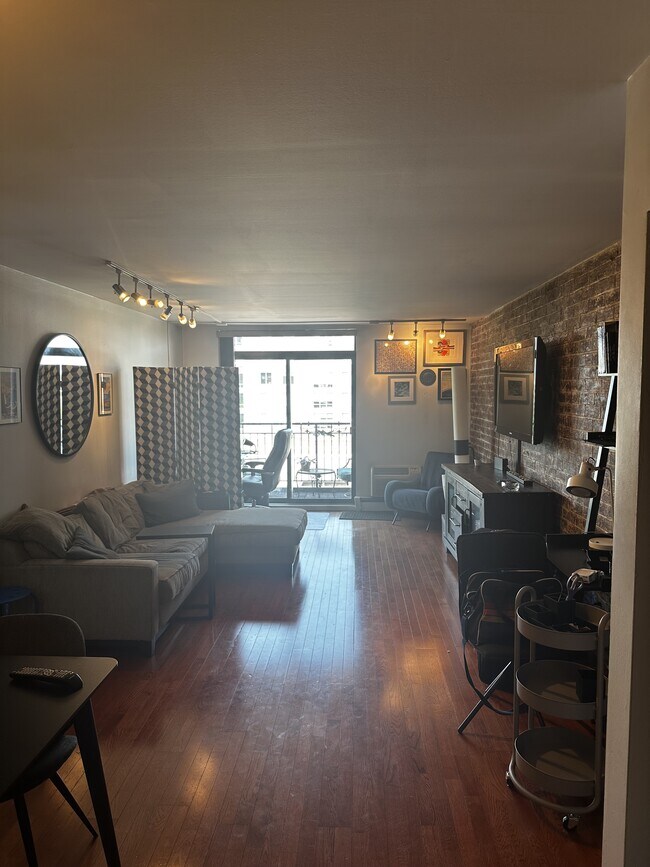 Photo - 3900 N Pine Grove Ave Unit 704
