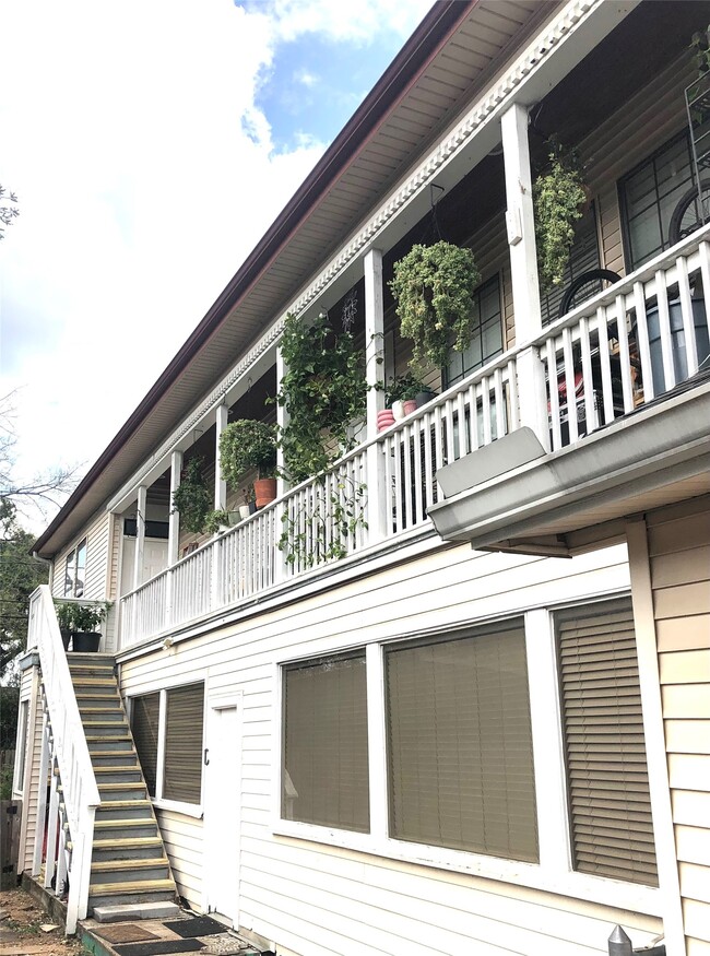 Building Photo - 543 W 27th St Unit E