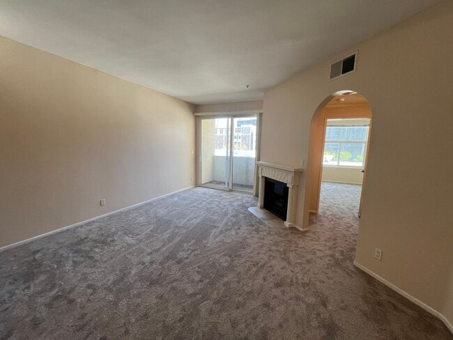 Building Photo - 620 S Gramercy Pl Rental