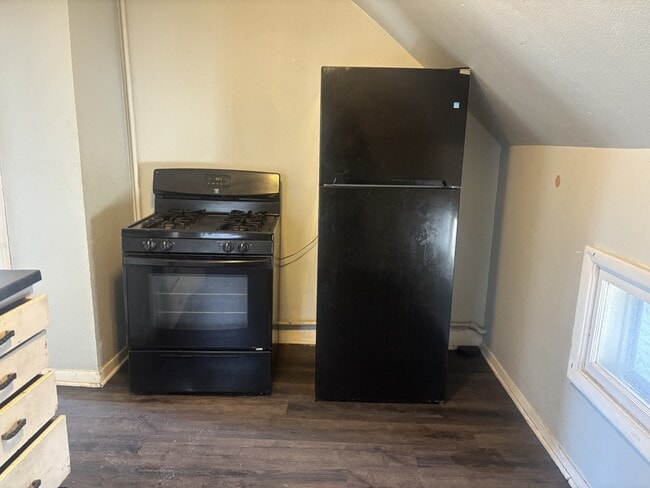 Building Photo - 527 9th St SW