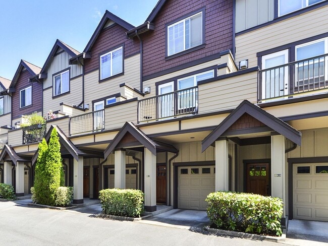 Building Photo - Immacualte Townhouse - Normandy Park - 2 B...