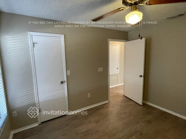 Photo - 524 Silvergate Loop