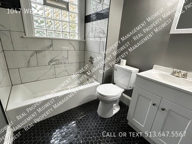 Photo - 1047 Wells St