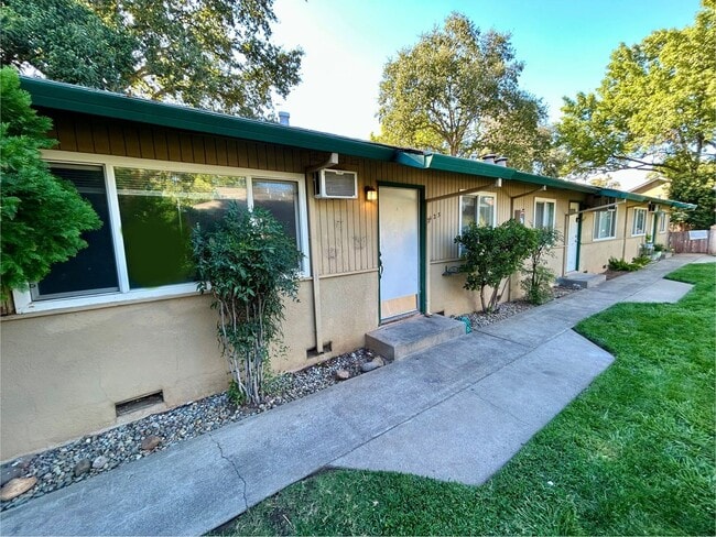 Building Photo - 2423 Mariposa Ave Unit 2423