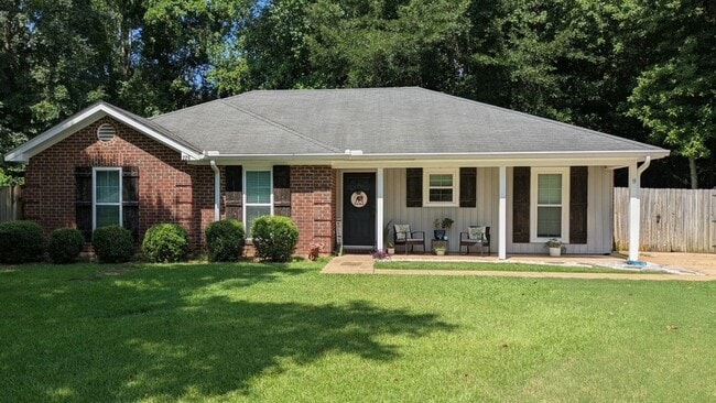 Photo - Lovely 3/2 in the Heart of Millbrook