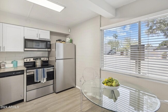 Photo - 615 S Hardy Dr Unidad 3