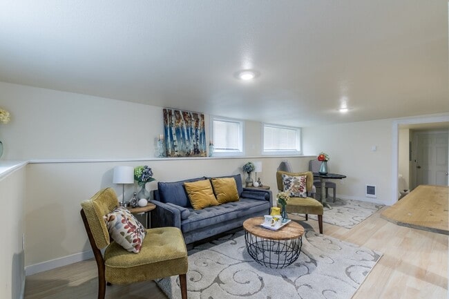 Photo - Adorable home with 3 Units in Tacoma Unit B