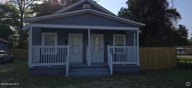 Building Photo - 410 Davis St Rental