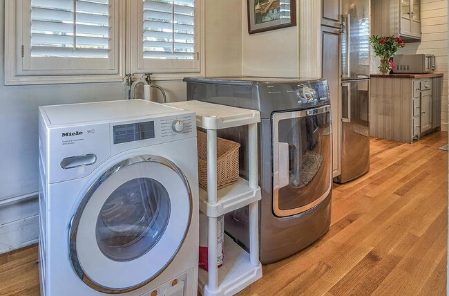 Photo - 1064 Harrison St