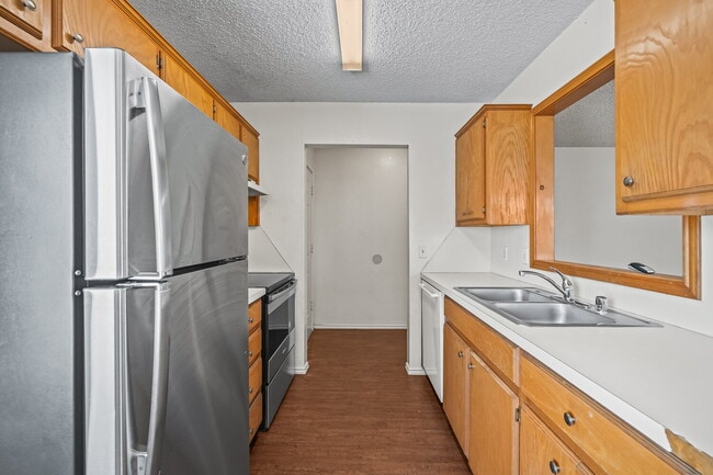 Photo - Half off first full months rent/Convenient to SPC/Tech and Med Community