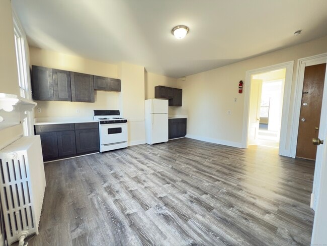 Photo - 590 East St