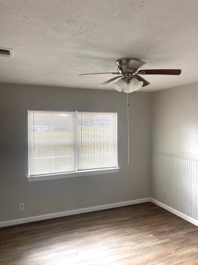 Photo - ZERO APPLICATION FEE FOR THIS Recently remodeled 3 Bedroom 2 Bath