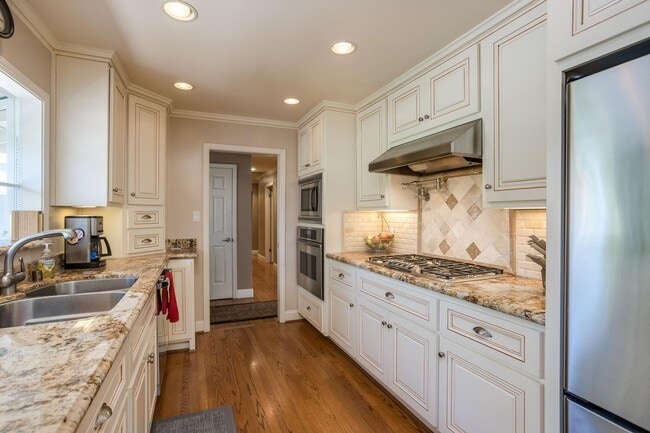 Photo - 1176 Koch Ln