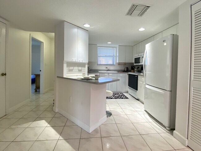 Photo - 17801 N Bay Rd Unidad 511