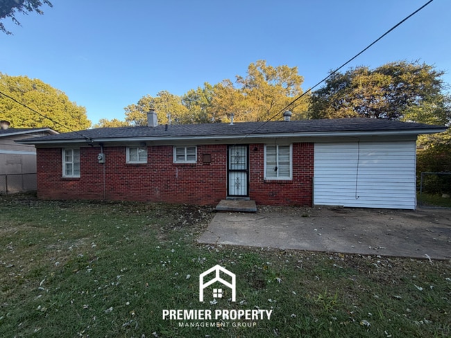 Photo - 1493 Rebecca St