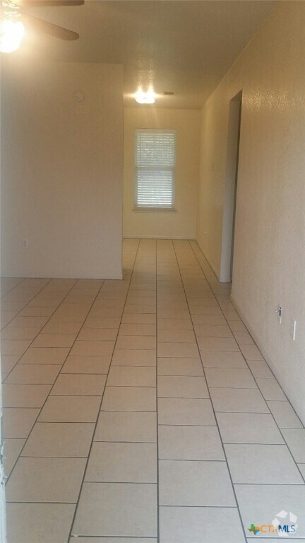 Building Photo - 1102 Circle M Dr Rental